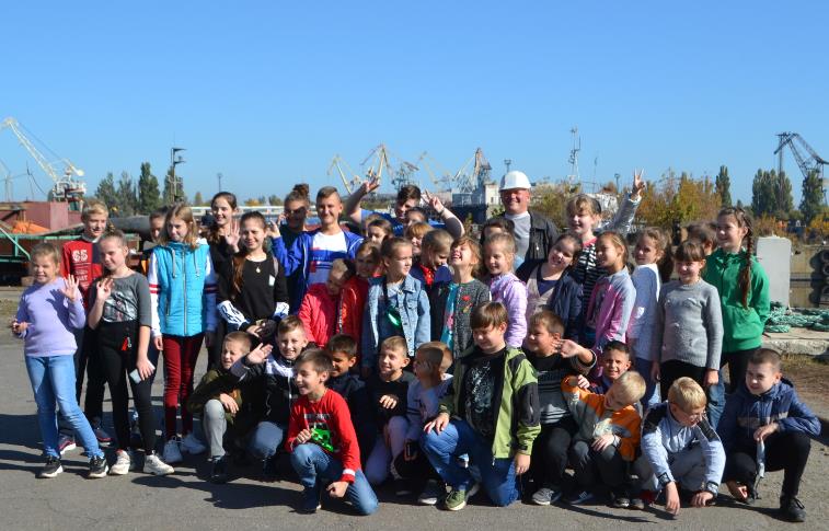На Херсонской верфи СМГ побывали бериславские школьники с экскурсией