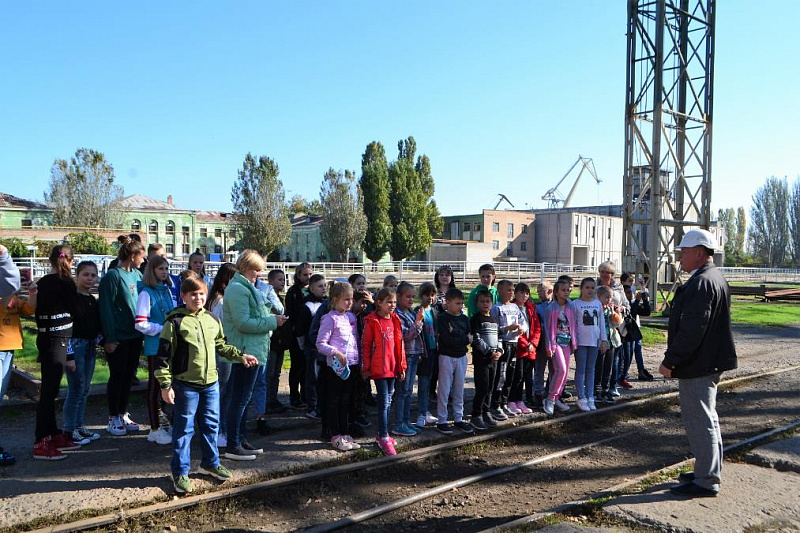На Херсонской верфи СМГ побывали бериславские школьники с экскурсией